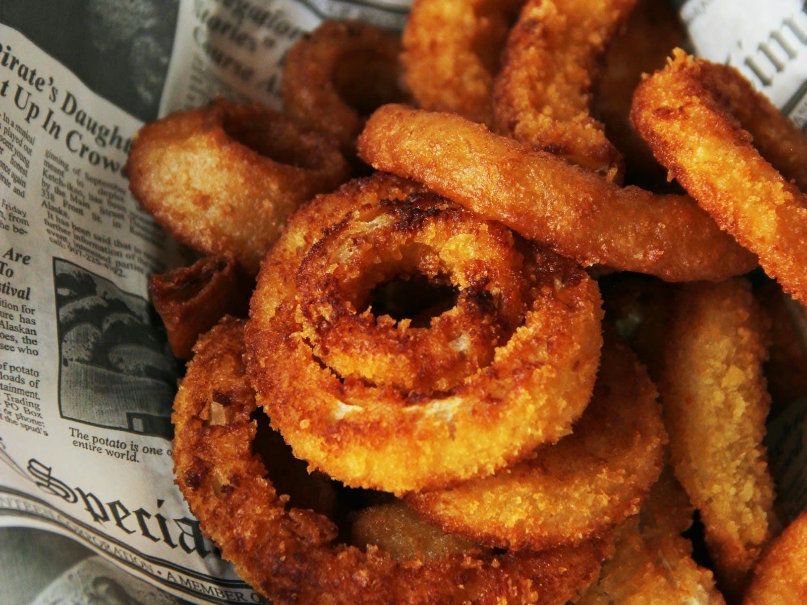 Aros de cebolla con salsa cheddar