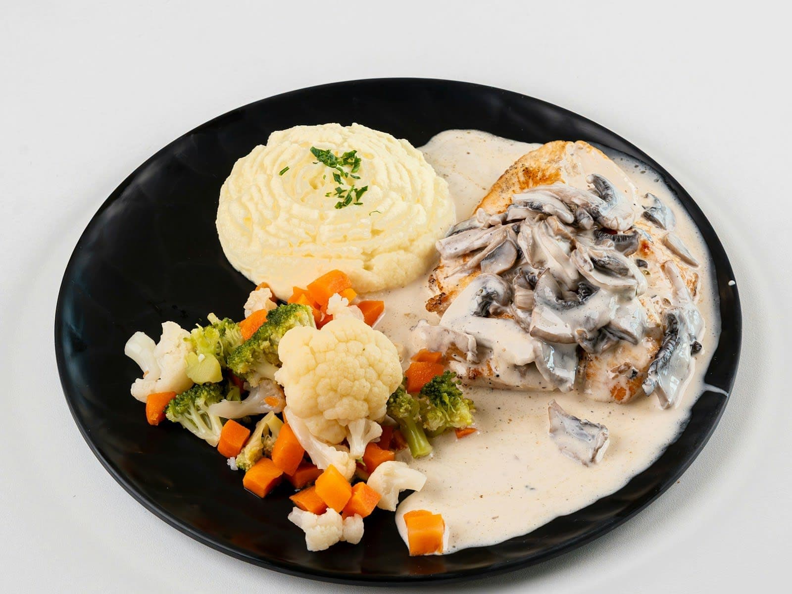 Pollo tierno con salsa boletus
